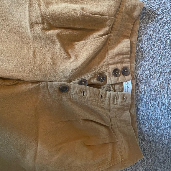 Casual crop pant by Marina. Button fly, caramel /beige colour. - Picture 3 of 3
